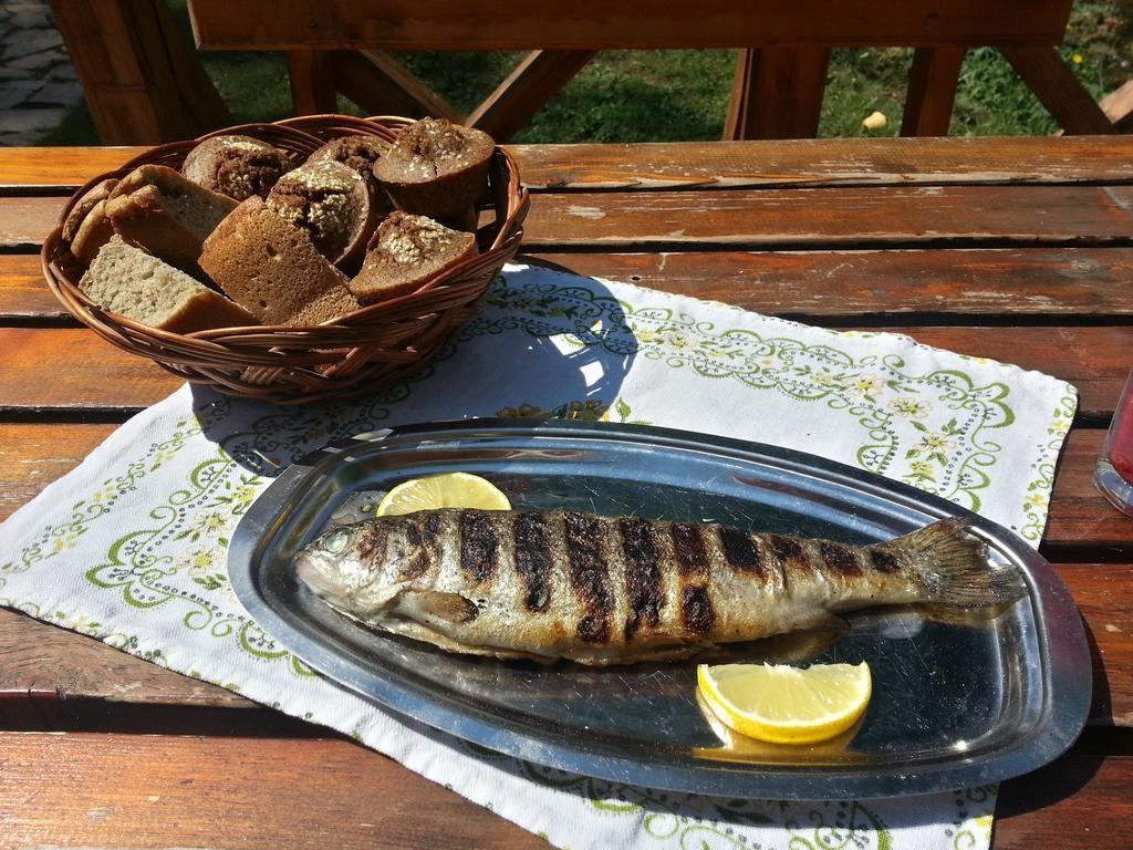 דירות Gradac  Gradacka Banja Brvnare מראה חיצוני תמונה
